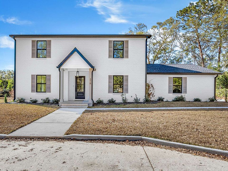 1st image of 378 NW Clubview Cir