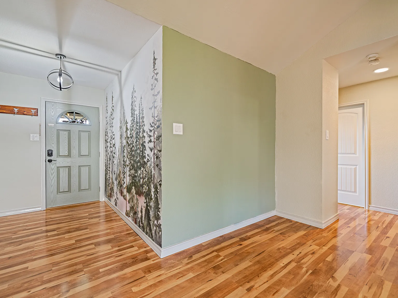 3 bed, 1198 sqft, $1,850 — Photo 4