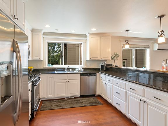 Kitchen view with lots of space