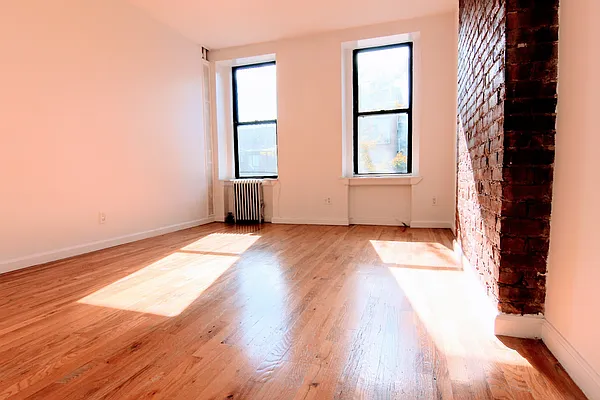 Rented by Voro, LLC | media 22