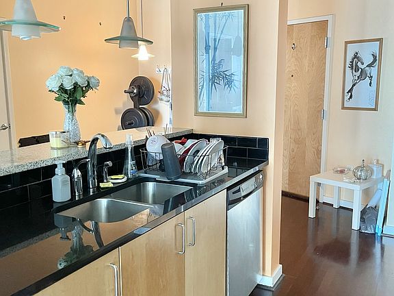 5th image of 361 17th St #2101