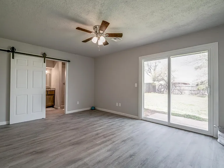 605 Saint James Pl — Photo 34