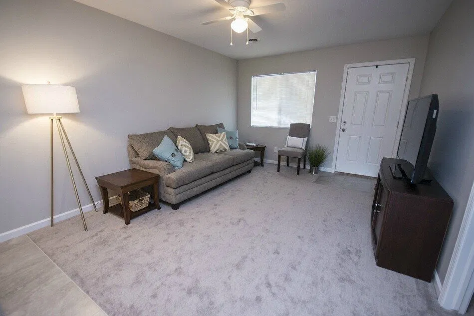 2 bed, 1.0 bath, 720 sqft, $1,200 — Photo 3