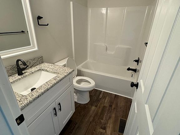 4th image of 913 McPherson St