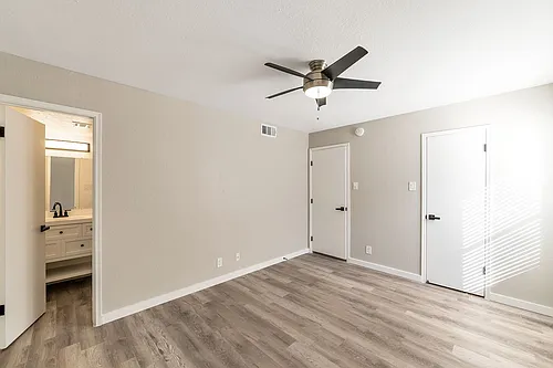 2726 E Beck Ln Photo 1