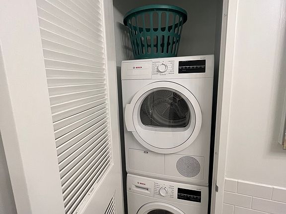 4th image of 556 3rd Ave APT 401