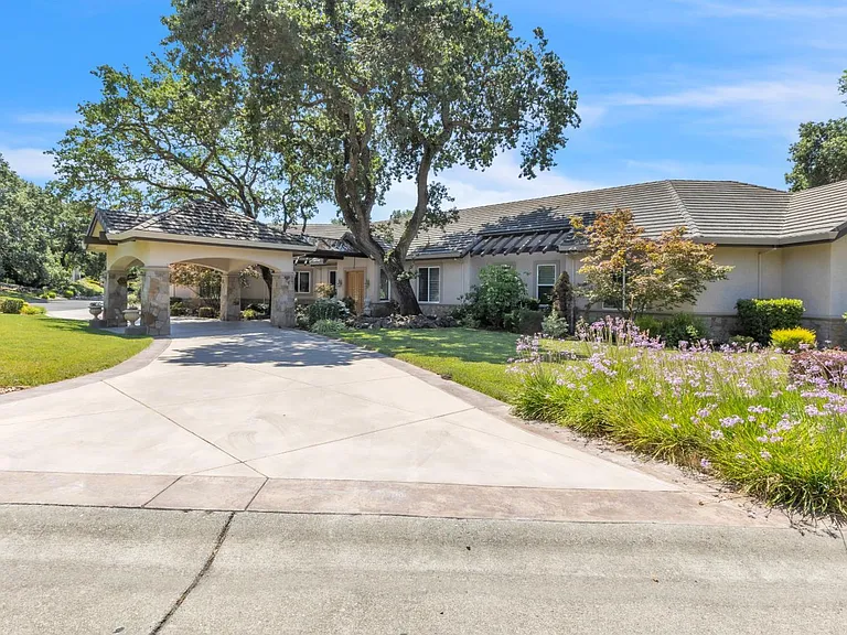 5237 Sunridge Dr — Photo 3