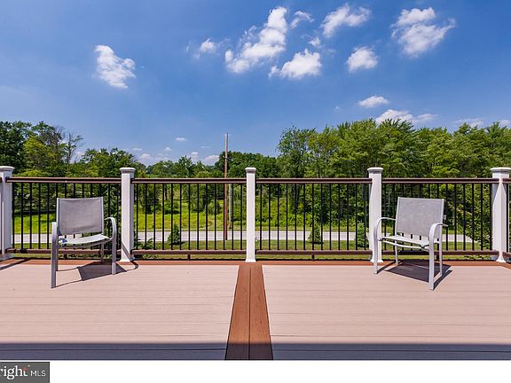 3rd image of 1129 Woodruff Rd