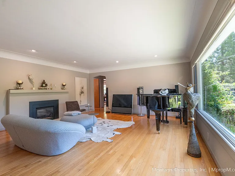 16911 Kennedy Rd — Photo 6