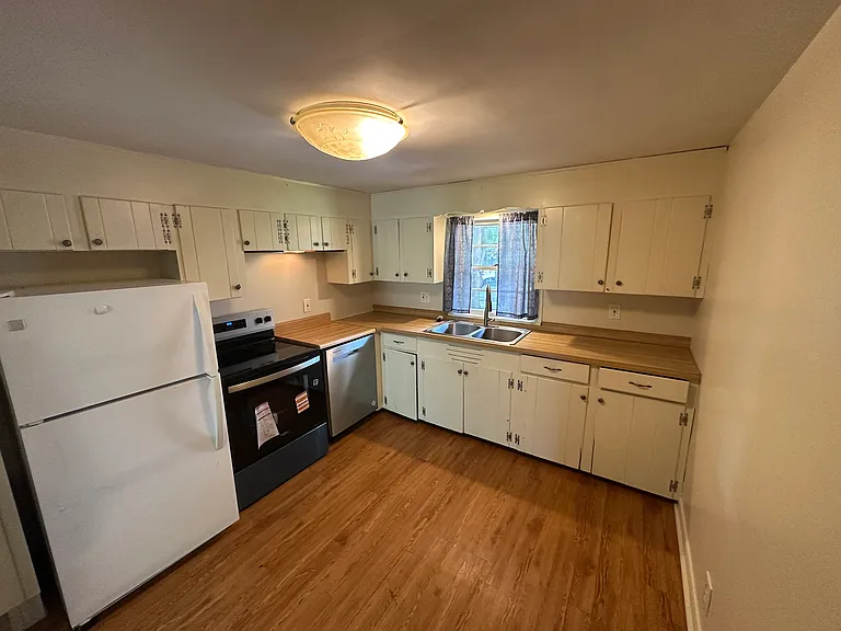 1361 Elmwood Ave SW — Photo 9