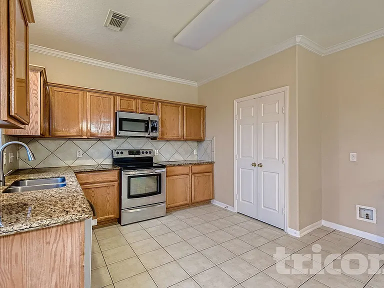 9711 Sugarblossom Ln — Photo 5