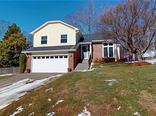 713 Old Barn Cir, Pilot Mountain, NC 27041