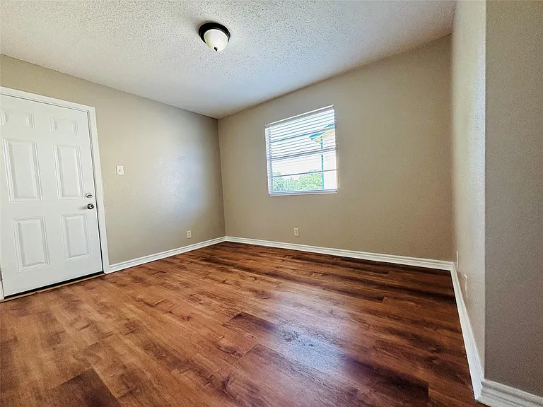 10010 Brownie Dr #D — Photo 14