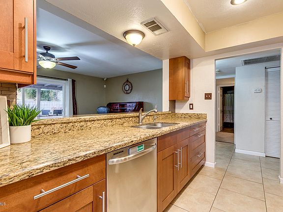 4th image of 406 E Gemini Dr