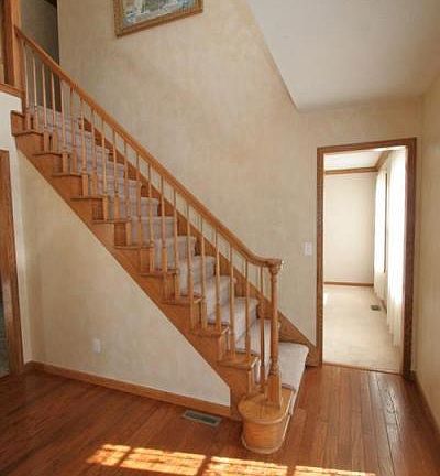 4th image of 1341 Midland Ave