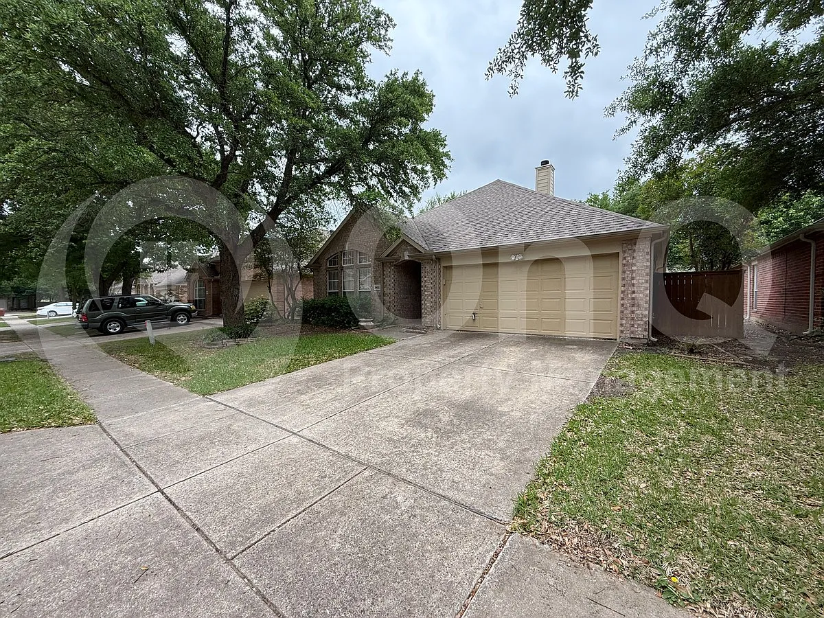 3 bed, 2.0 bath, 1727 sqft, $2,299 — Photo 3