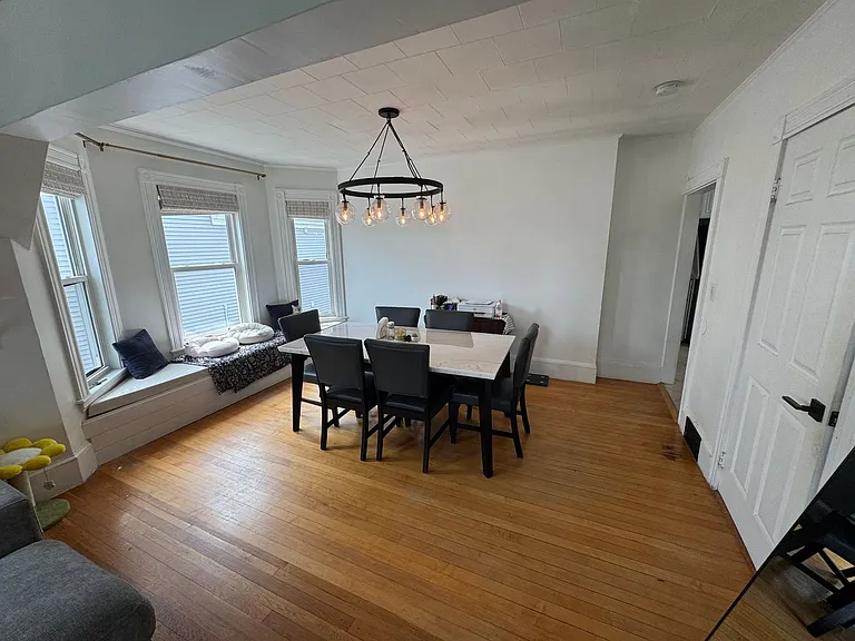 18 Blaisdell St — Photo 4
