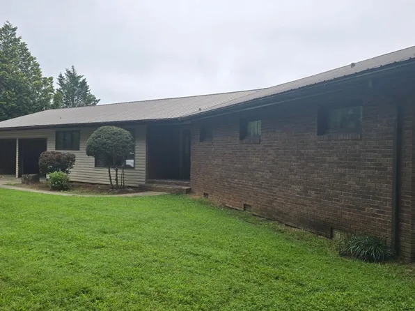 139 Eight Point Dr, Sylva, NC 28779
