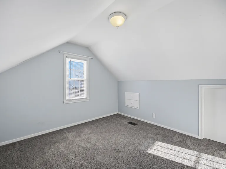 406 Tarrington Rd — Photo 26
