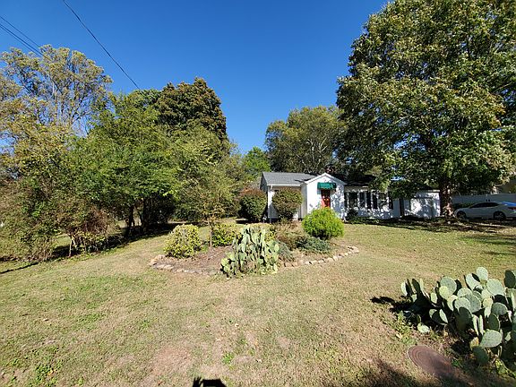 3rd image of 5904 Adelia Dr