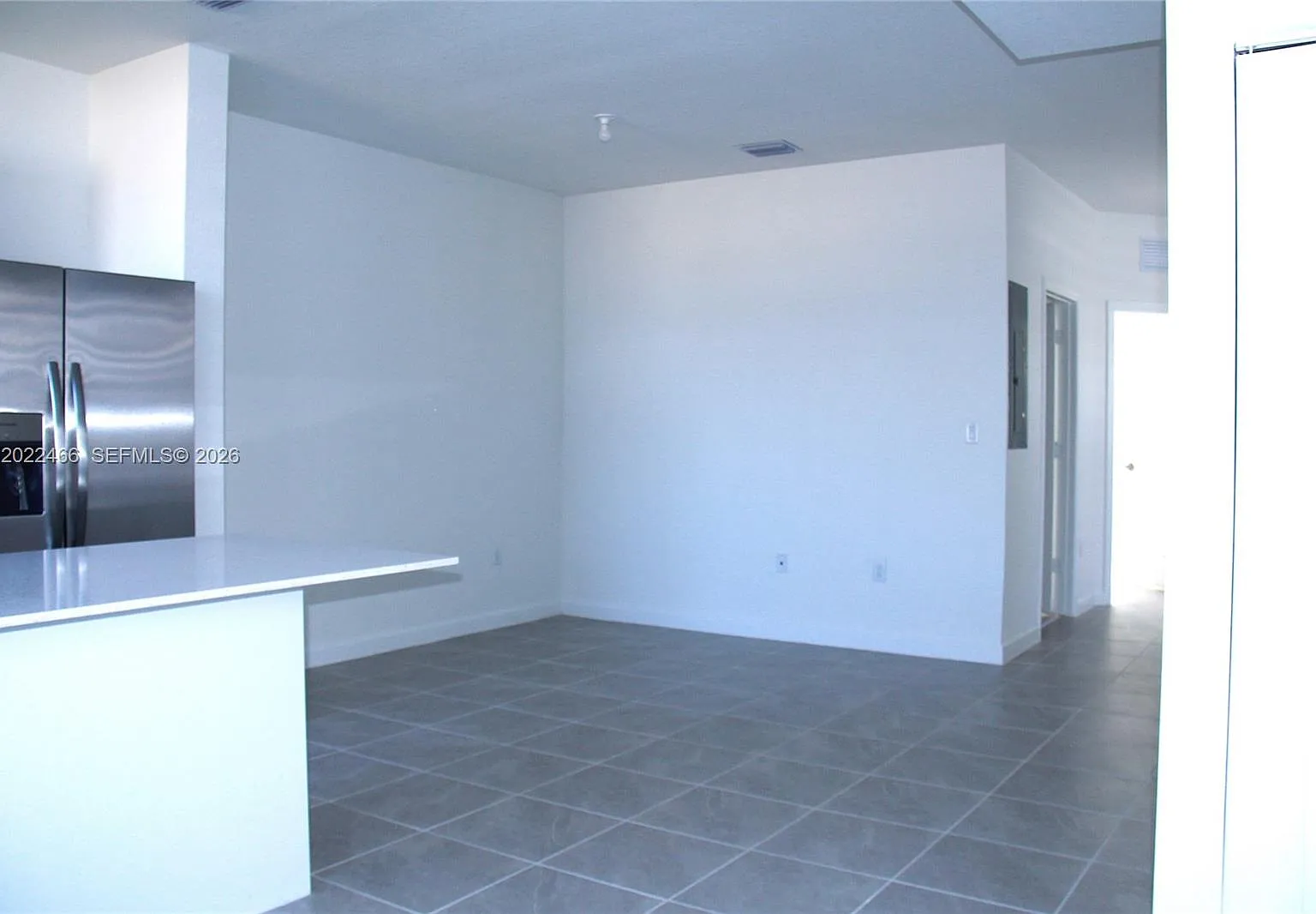 3 bed, 3.0 bath, 1328 sqft, $2,500 — Photo 3