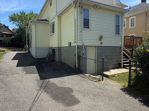 5th image of 454 Chandler St