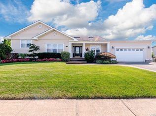 252 Harbor Ln, Massapequa Park, NY 11762