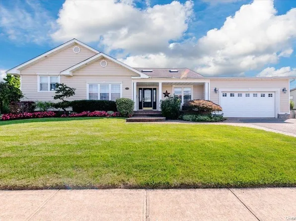 252 Harbor Lane, Massapequa Park, NY 11762