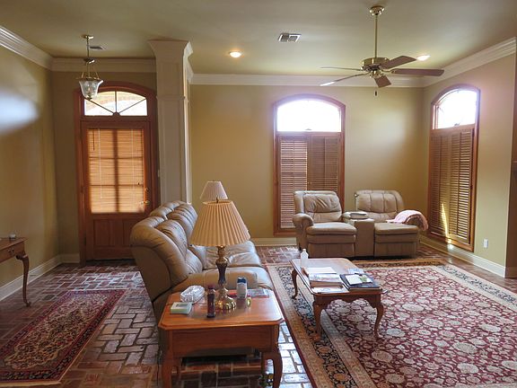 3rd image of 701 River Oak Cir