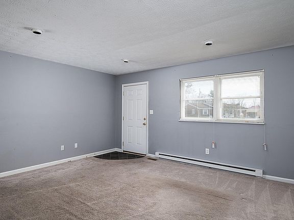 3rd image of 44 Carnation Ct