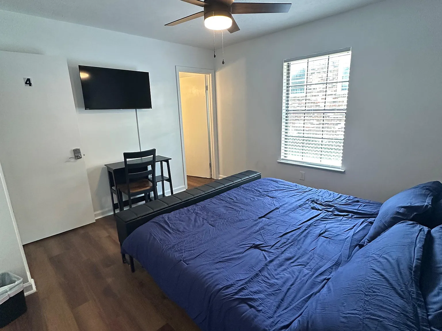 4 bed, 2.0 bath, 960 sqft, $1,520 — Photo 2