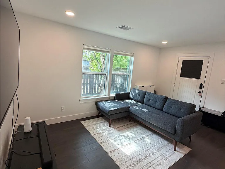 4208 Arlington St — Photo 11