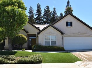 7698 N Carnegie Ave, Fresno, CA 93722