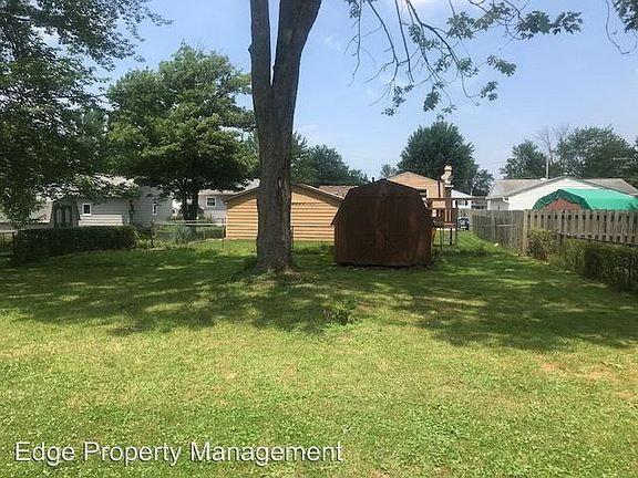 2nd image of 858 Sherwood Dr