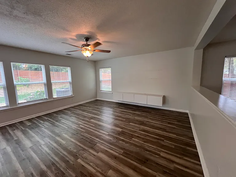 2304 Harwood Hills Ln — Photo 6