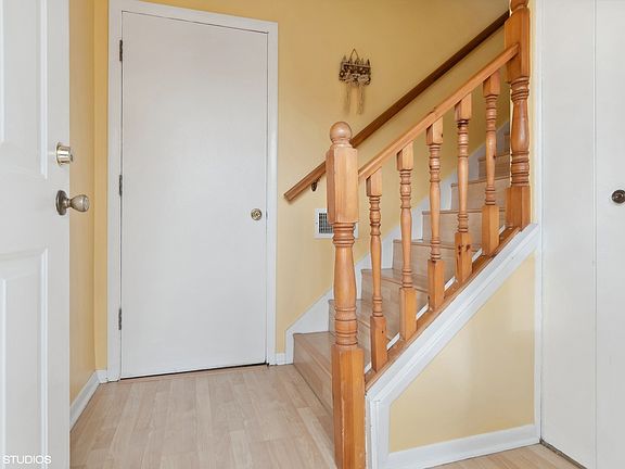 2nd image of 756 Gloucester Dr #0