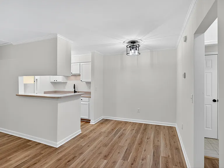 341 W Coleman Blvd #G — Photo 5