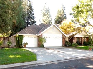 870 E Country View Cir, Fresno, CA 93730