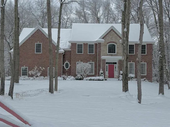 2384 E Cardinal Dr, Midland, MI 48642