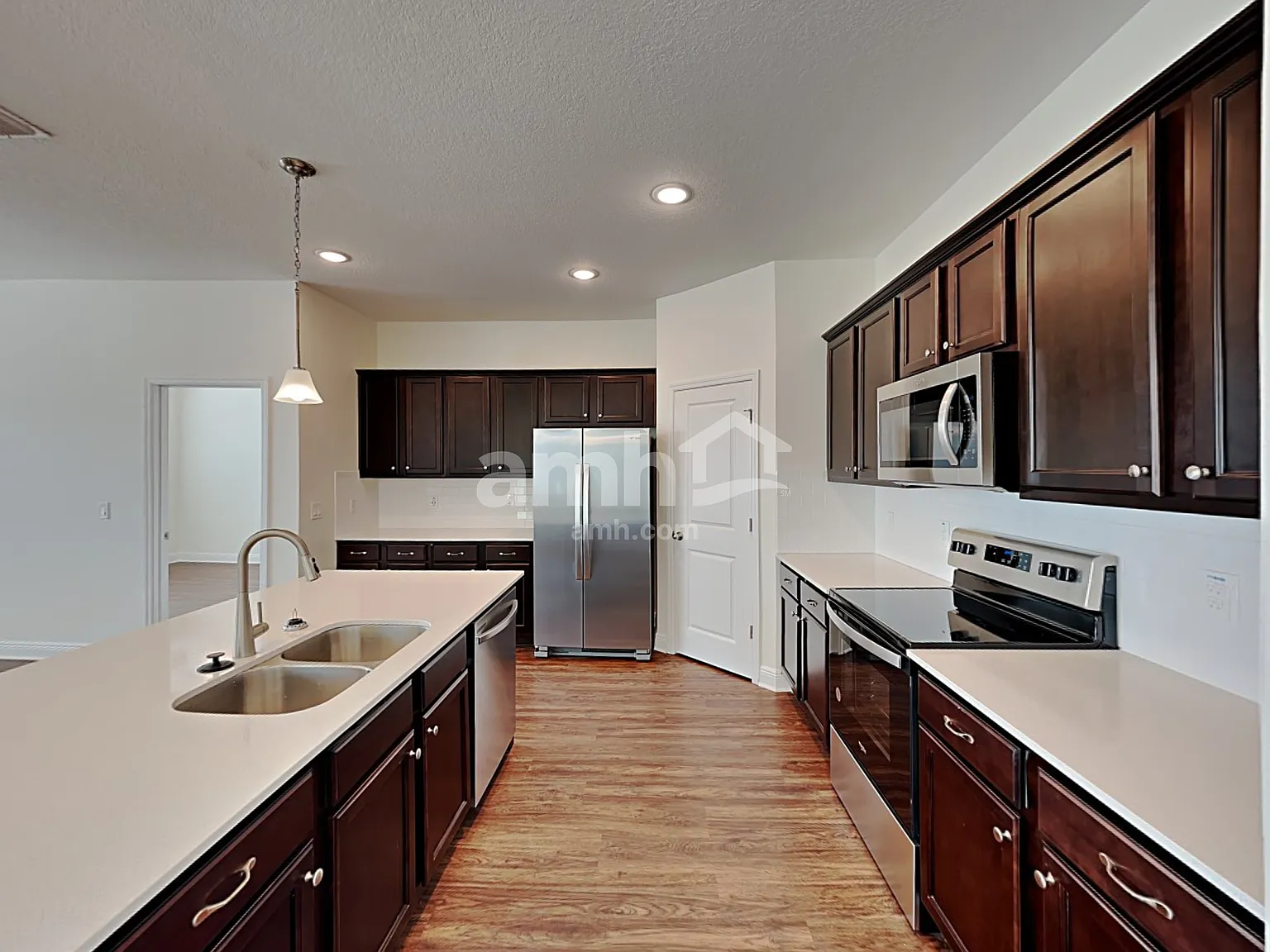 3 bed, 2.0 bath, 1700 sqft, $2,370 — Photo 3