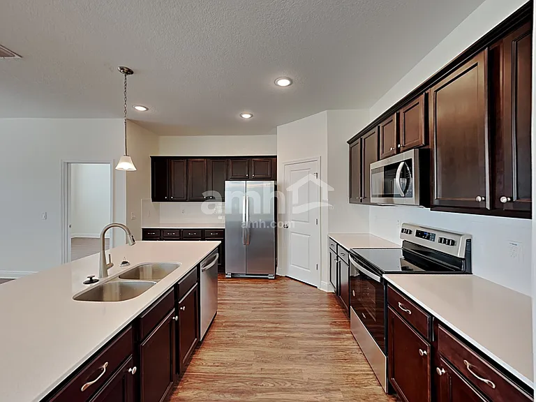 1159 Sky Lakes Dr — Photo 3