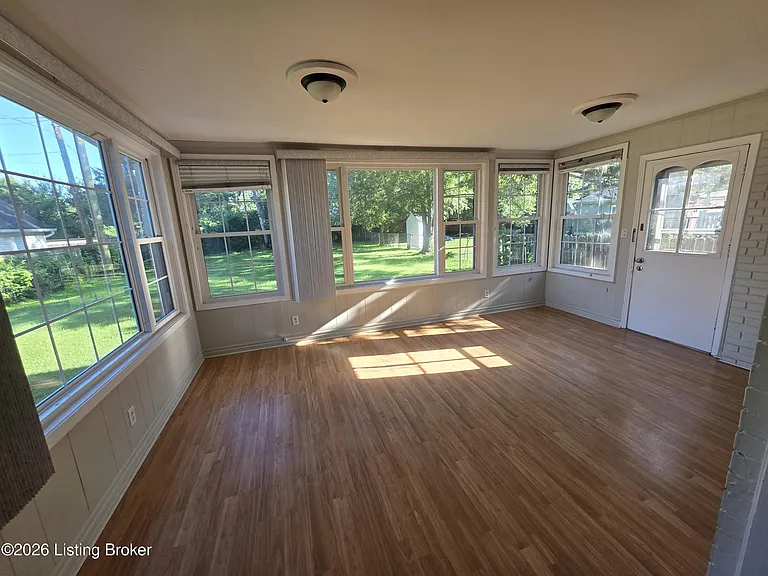 4605 Fox Run Rd — Photo 3