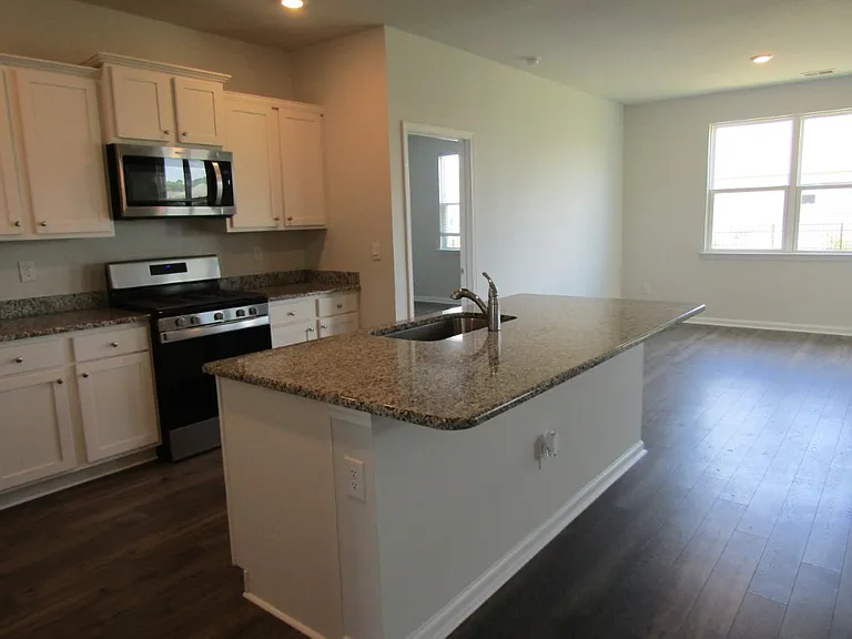 2165 Ainsley Dr — Photo 9