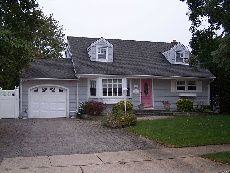 1st image of 47 Iroquois St E