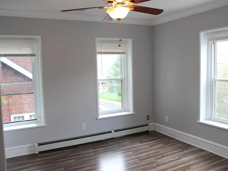 46 Franklin Ave — Photo 20