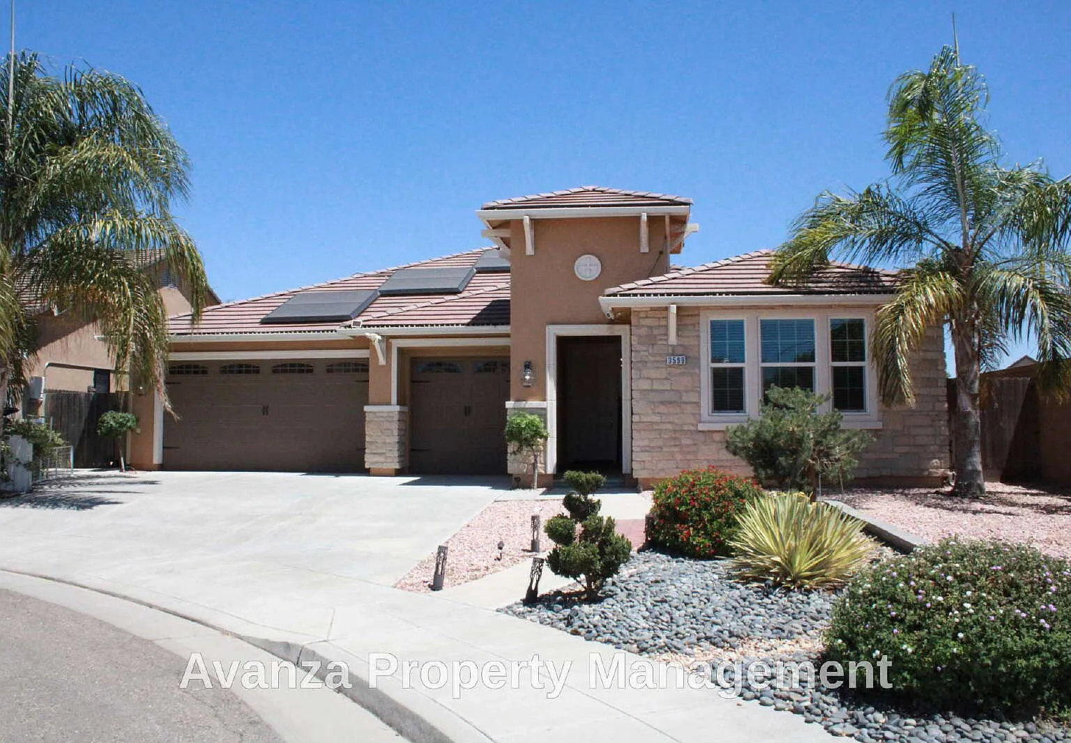 4 bed, 2.5 bath, 2400 sqft, $3,195 — Photo 2
