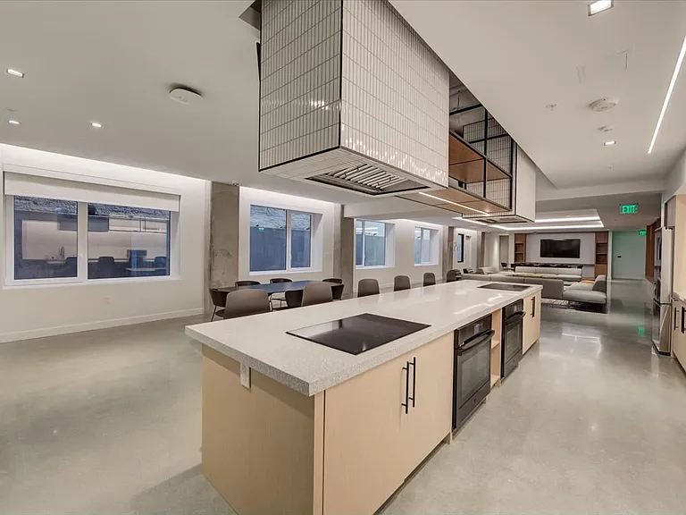 145 Leavenworth St — Photo 30
