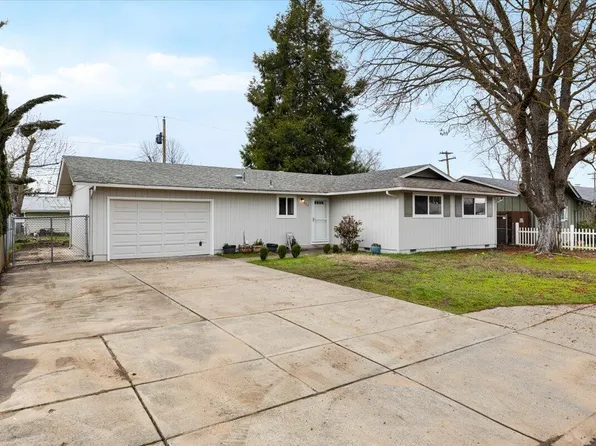 7715 Gladstone Ave, White City, OR 97503