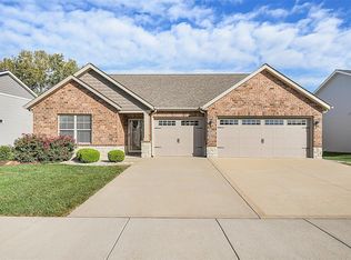 1861 Cloverdale Dr, Edwardsville, IL 62025