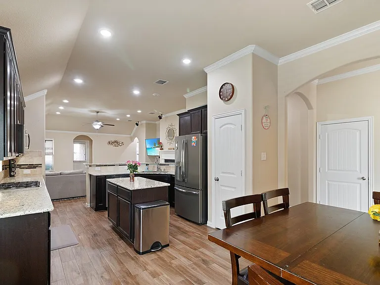 16609 Lincoln Park Ln — Photo 6